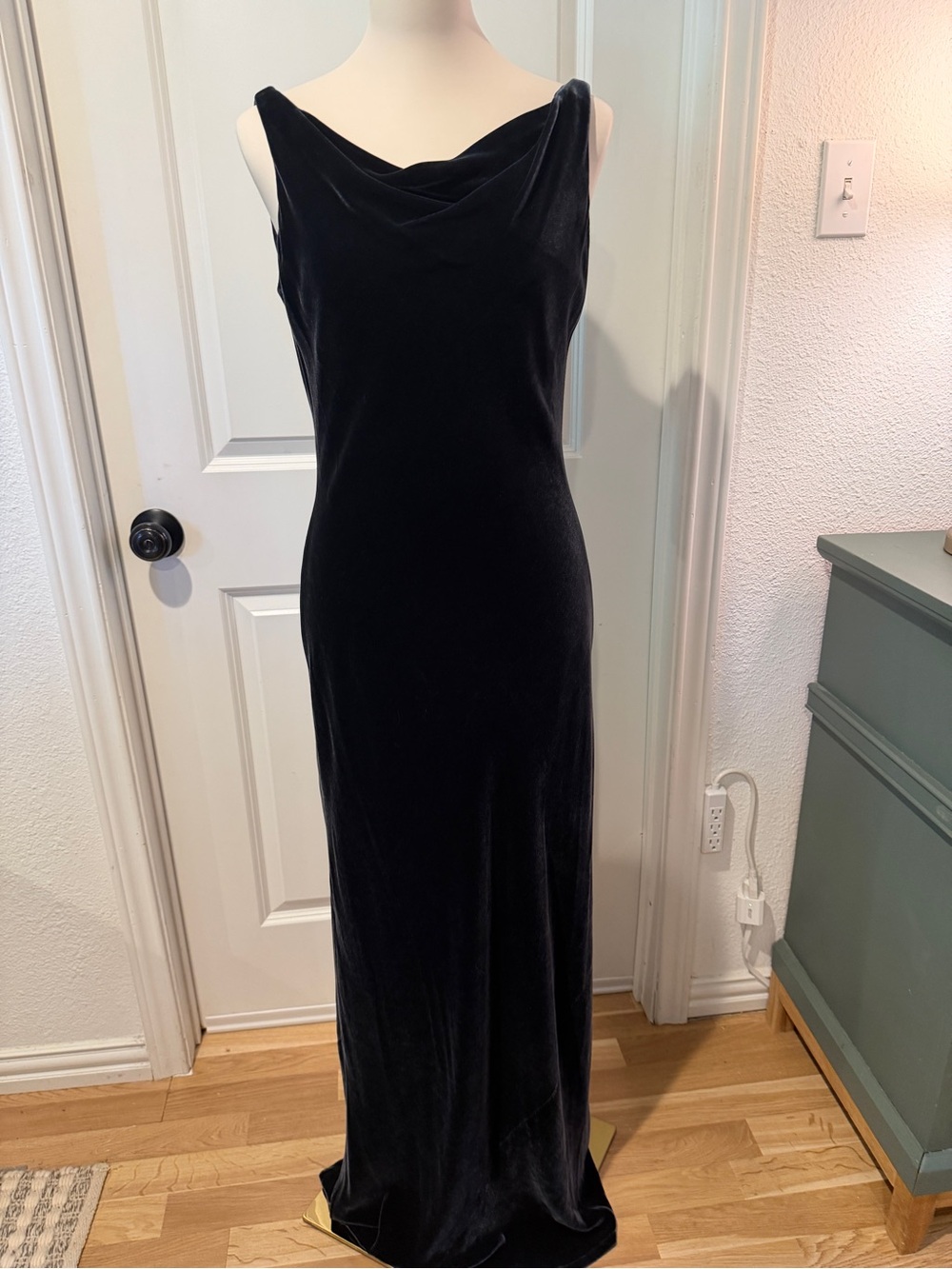 Elegant Midnight Blue Velvet Dress/Gown